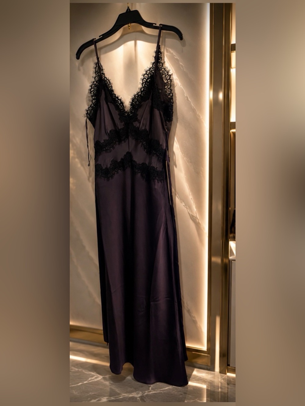 NEW HOUSE OF HARLOW LUXURY LACE SATIN MAXI DRESS SIZE XS,M and L
🚨NO DISCOUNT - Picture 3 of 9